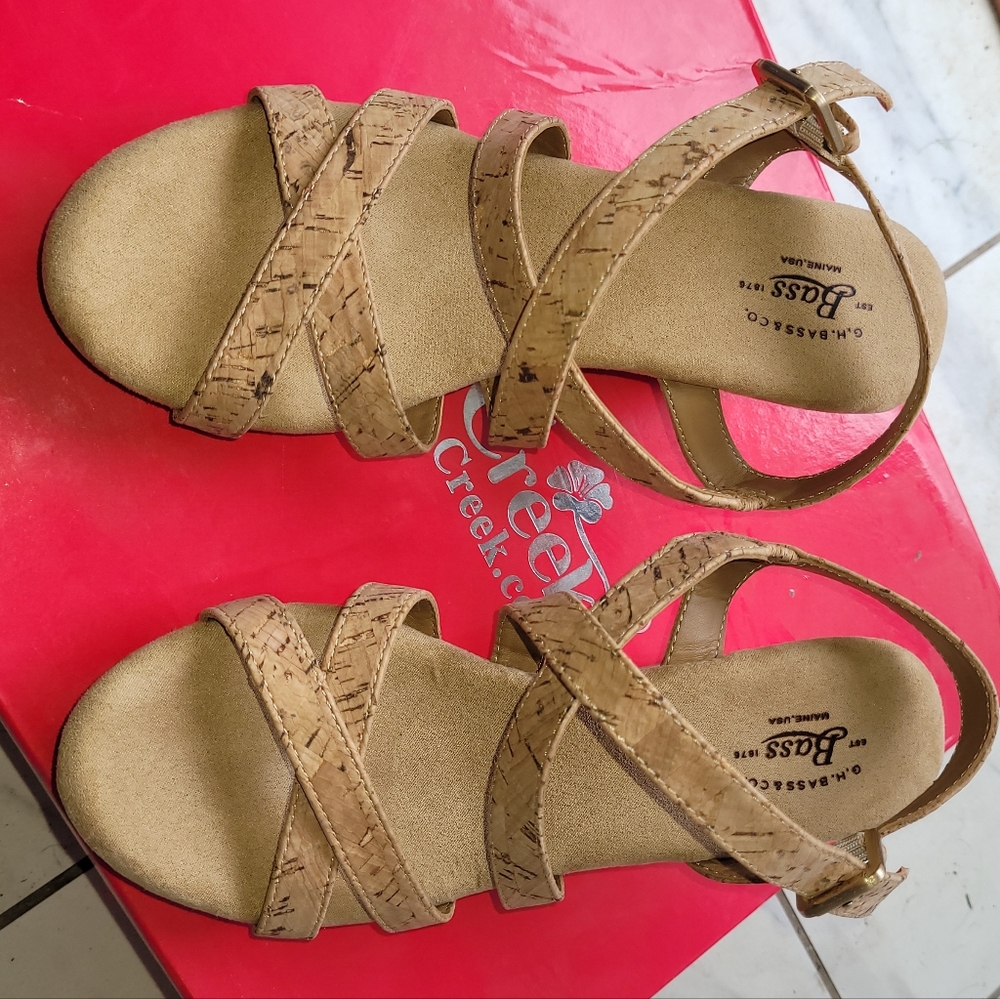 Bass Kensie tan cork sandal size 5